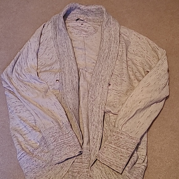 Open cocoon cardigan in light grey, from Ricki's, size XL. - Picture 2 of 4